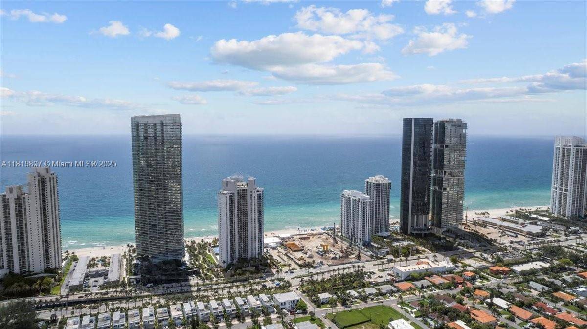 Aventura, FL 33180,19195 NE 36th Ct #2004