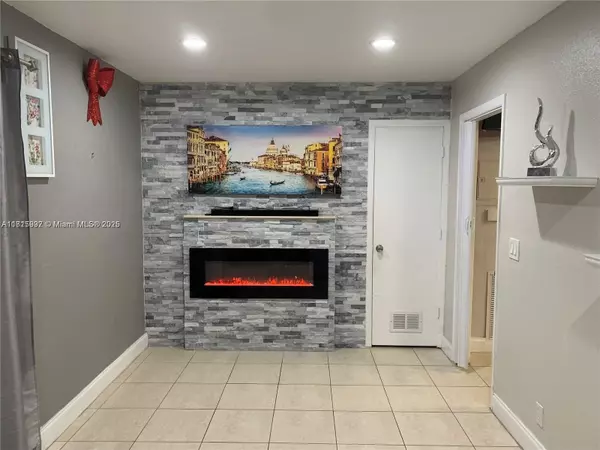 Hollywood, FL 33023,6309 Wiley St