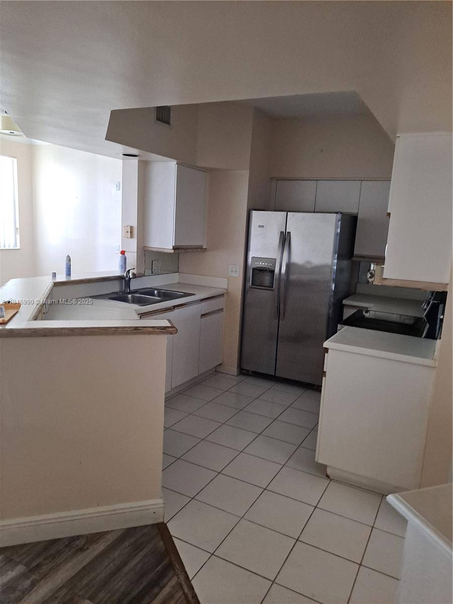 Aventura, FL 33160,3255 NE 184th St #12402