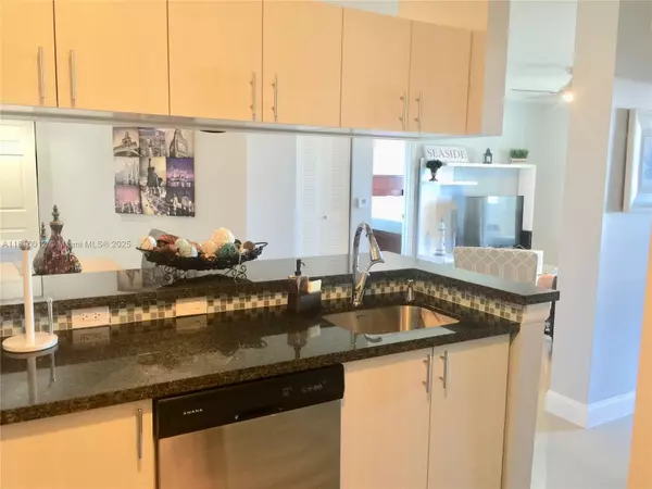 Sunny Isles Beach, FL 33160,17145 N Bay Rd #4611