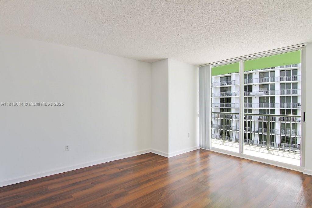 Miami, FL 33132,1756 N Bayshore Dr #38O