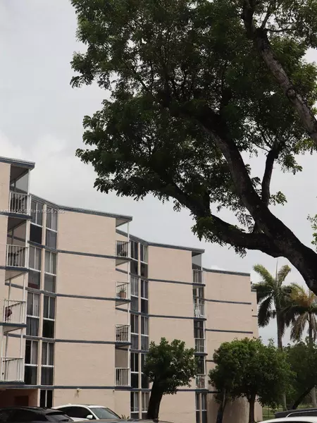 6995 NW 186th St #E406, Hialeah, FL 33015