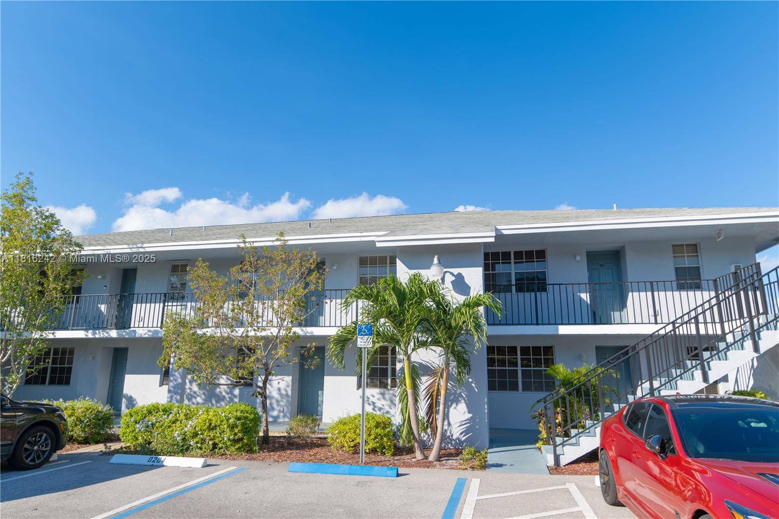 Delray Beach, FL 33444,905 Southridge Rd #205B