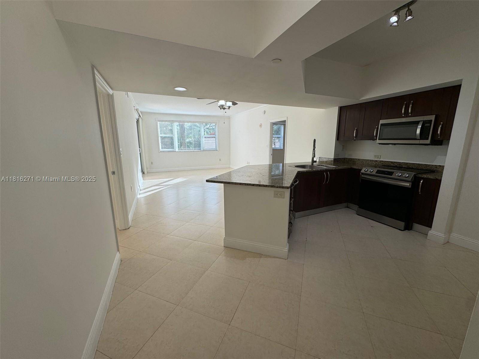 19900 E Country Club Dr #209, Aventura, FL 33180