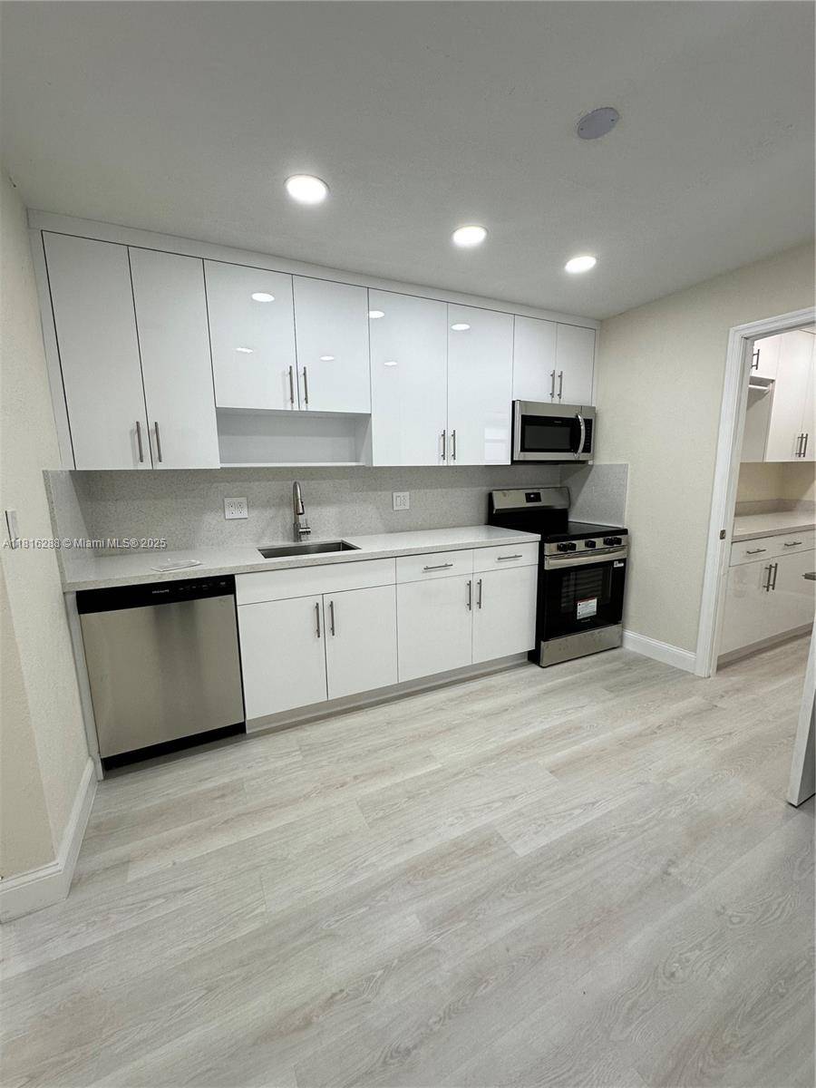 108 NW 3rd Ave #1, Hallandale Beach, FL 33009