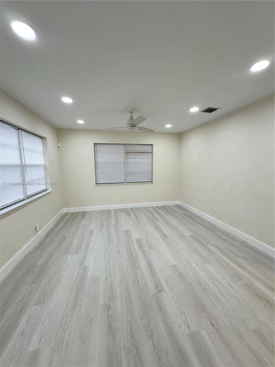 Hallandale Beach, FL 33009,108 NW 3rd Ave #1
