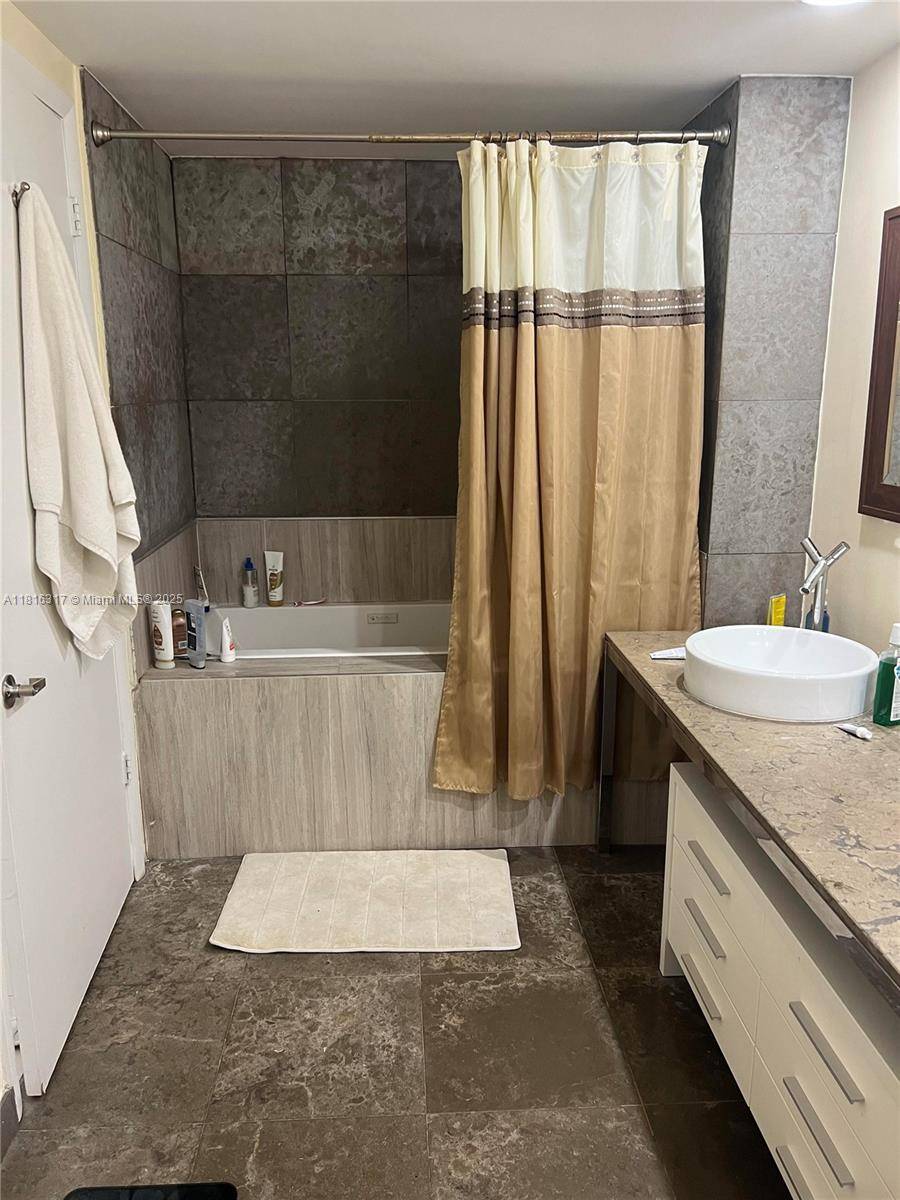 Miami, FL 33131,465 Brickell Ave #416