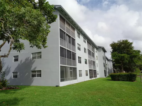 Pembroke Pines, FL 33027,900 SW 125th Way #112R