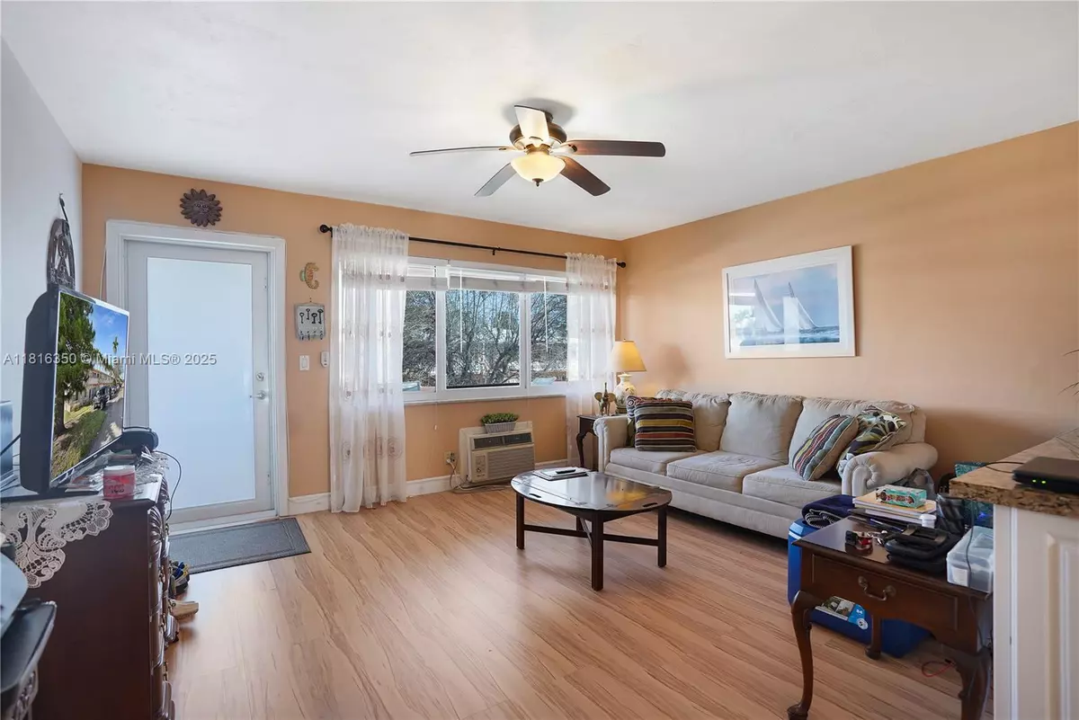 Hallandale Beach, FL 33009,1000 SW 11th Ave #17E
