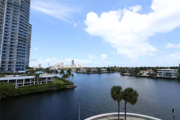 Aventura, FL 33180,20515 E Country Club Dr #543