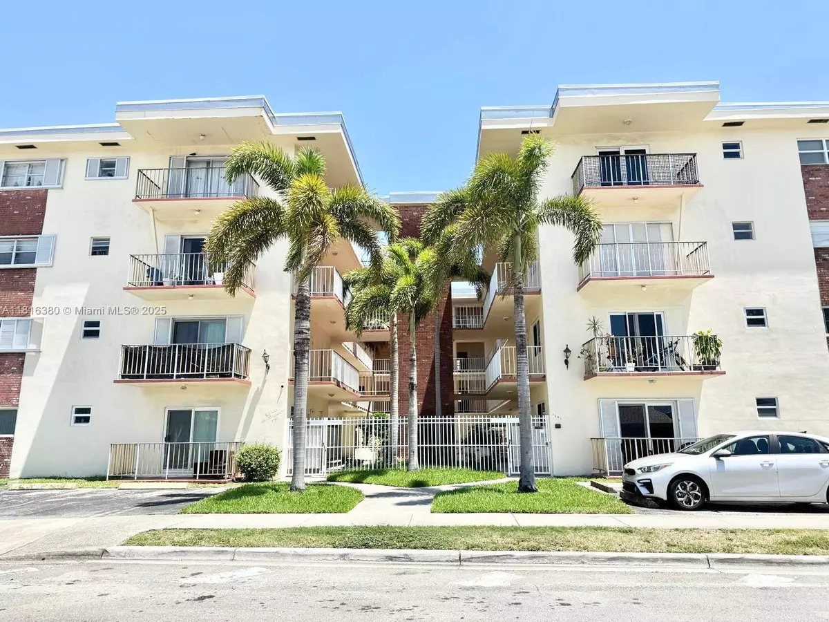 Hollywood, FL 33020,1747 Rodman St #203