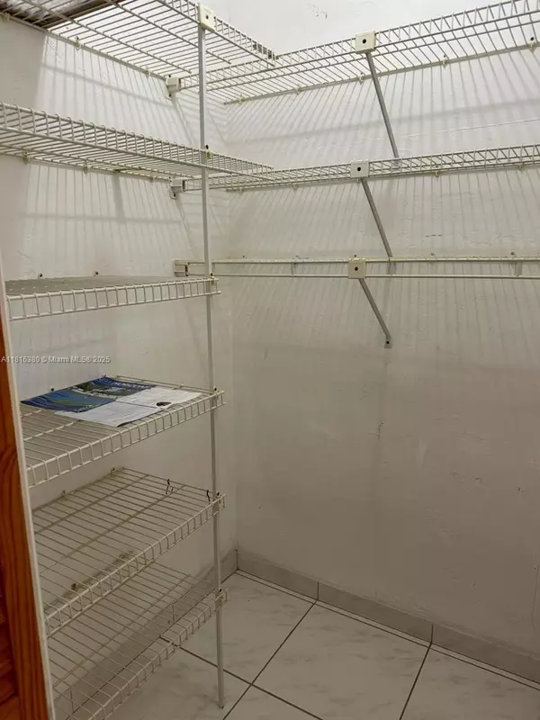Hollywood, FL 33020,1747 Rodman St #203