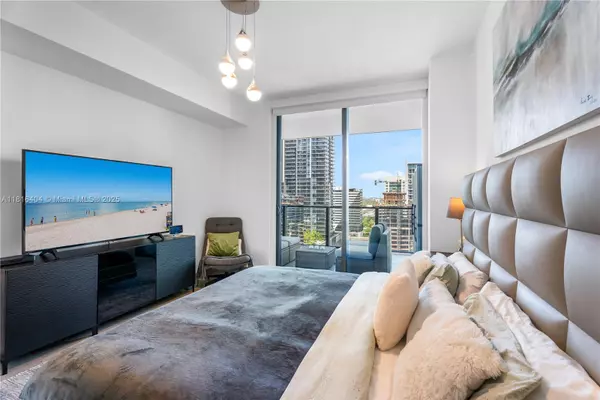 Miami, FL 33131,68 SE 6th St #1704