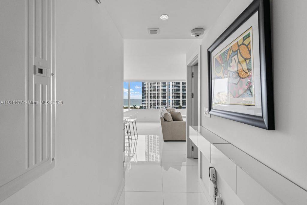Miami Beach, FL 33139,400 S Pointe Dr #1006