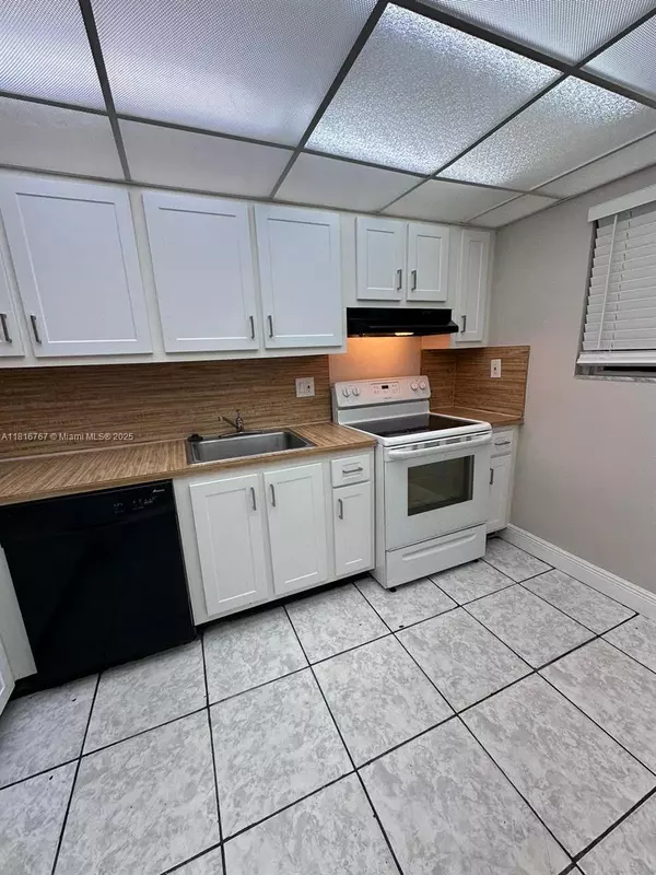 Miramar, FL 33025,3390 Foxcroft Rd #C212