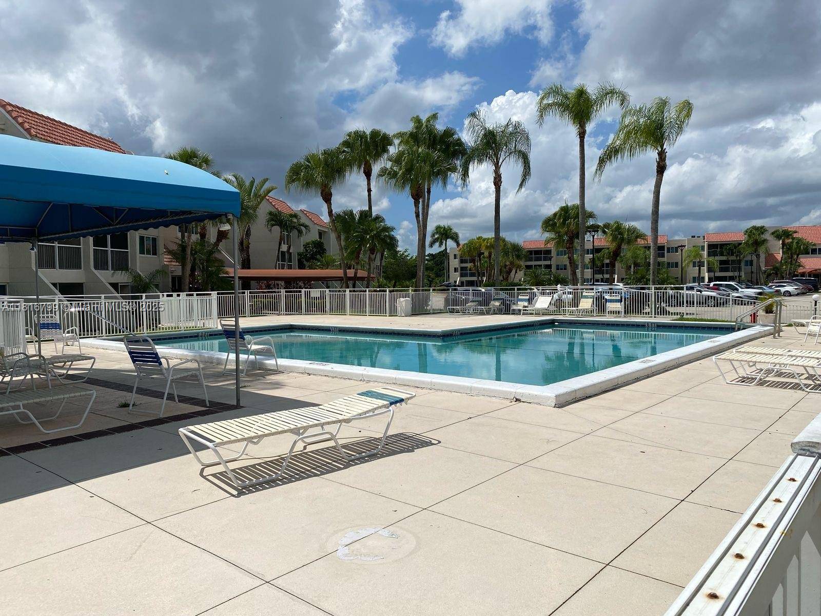 Weston, FL 33326,100 Lakeview Dr #316