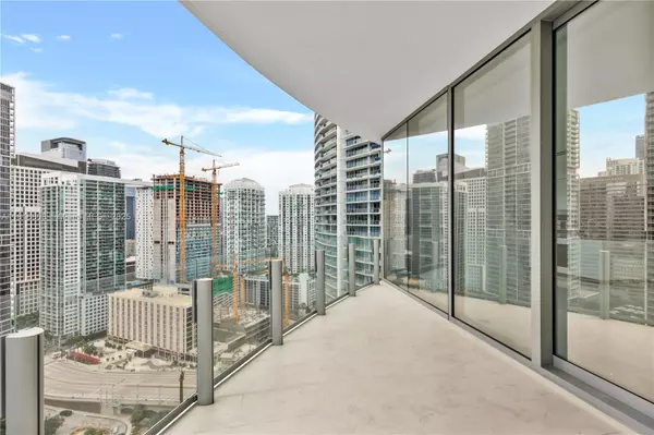 Miami, FL 33131,300 Biscayne Blvd way #2907