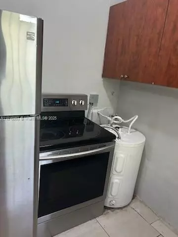 230 NW 51st St #R, Miami, FL 33127