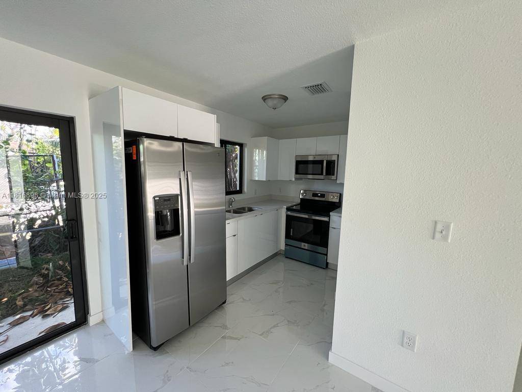 Miami, FL 33150,901 NW 99th St #901