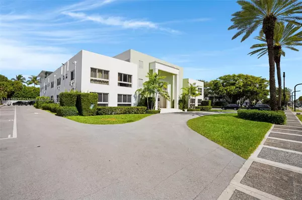 Bal Harbour, FL 33154,9920 Collins Ave #2
