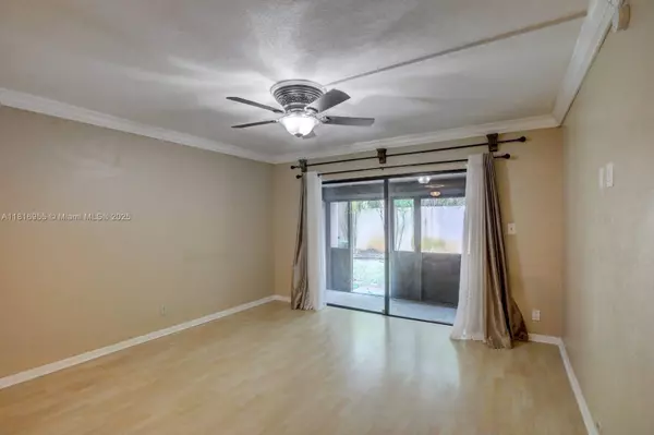 Davie, FL 33324,10 Seville Cir #6-54