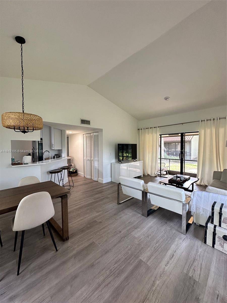 Boynton Beach, FL 33426,12 Via De Casas Sur #104