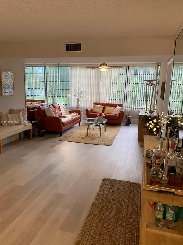 Davie, FL 33324,1709 Whitehall Dr #206