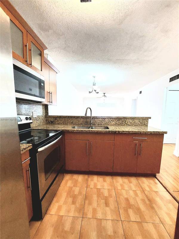Hialeah Gardens, FL 33016,110 Royal Palm Rd #309