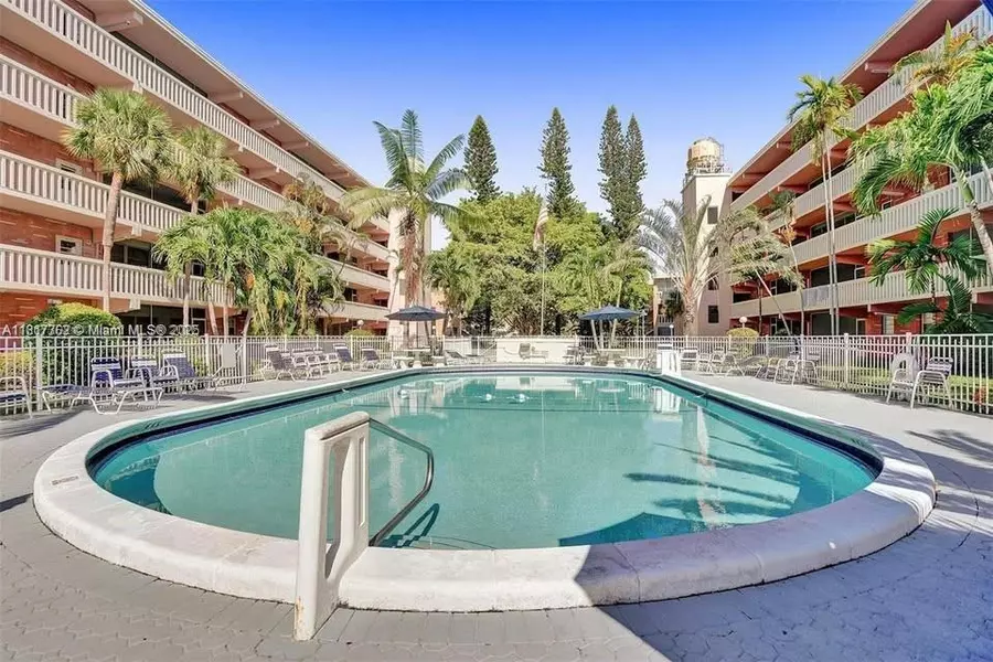 180 NE 12th Ave #14A, Hallandale Beach, FL 33009