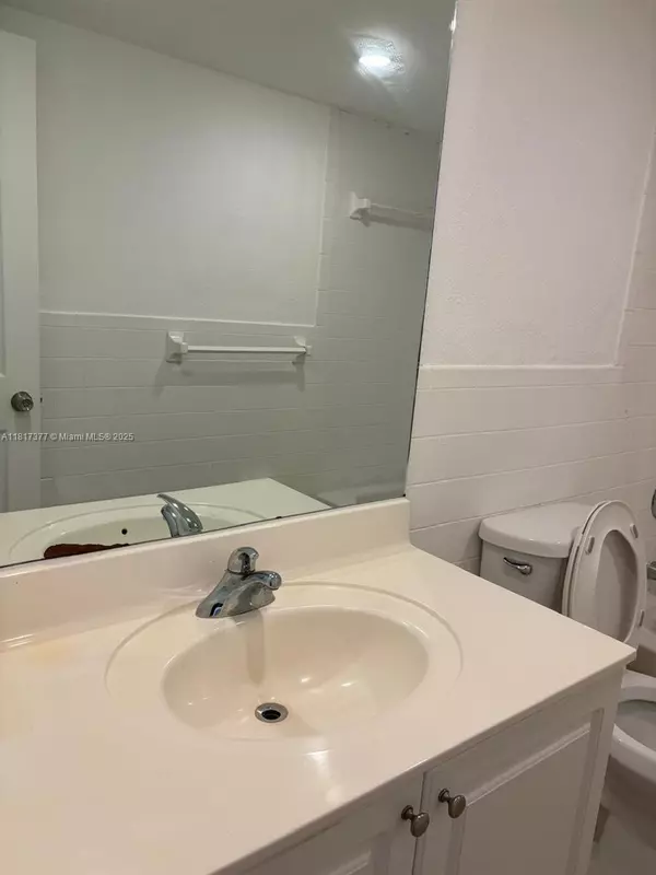 Hialeah, FL 33015,7010 NW 186th St #5-416