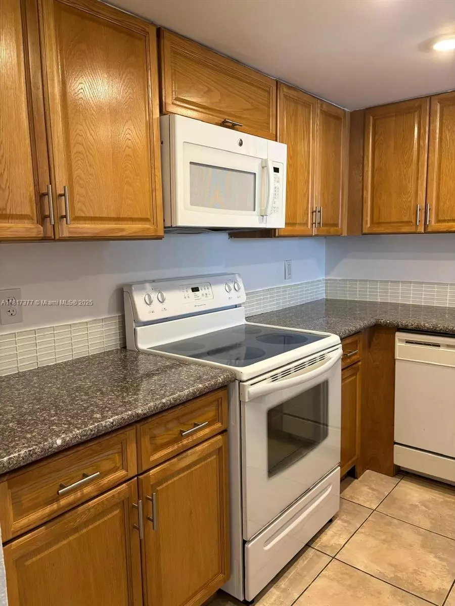 Hialeah, FL 33015,7010 NW 186th St #5-416