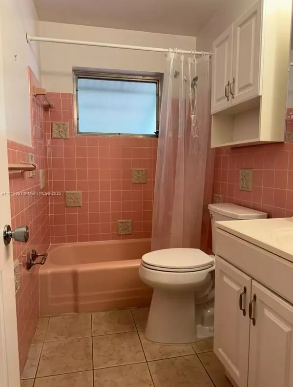 Hollywood, FL 33020,2241 Monroe St #11