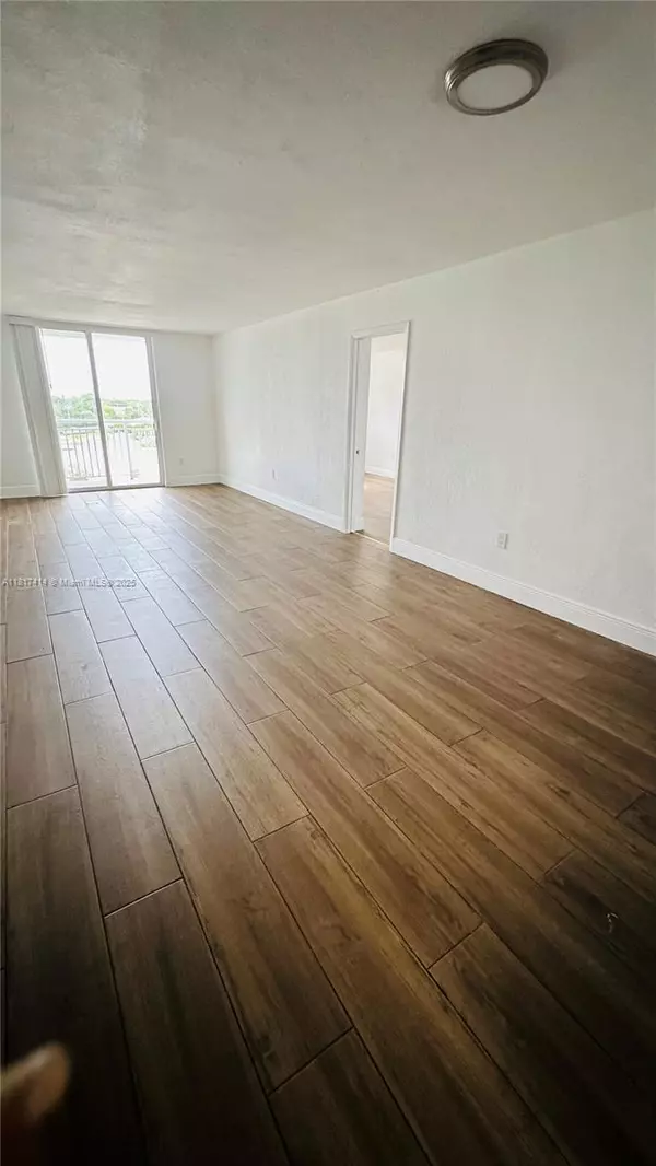 Miami, FL 33161,1251 NE 108th St #603