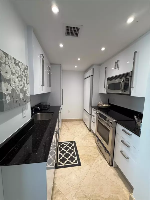 Bal Harbour, FL 33154,10275 Collins Ave #1221