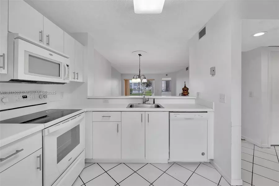 7711 Trent Dr #106, Tamarac, FL 33321