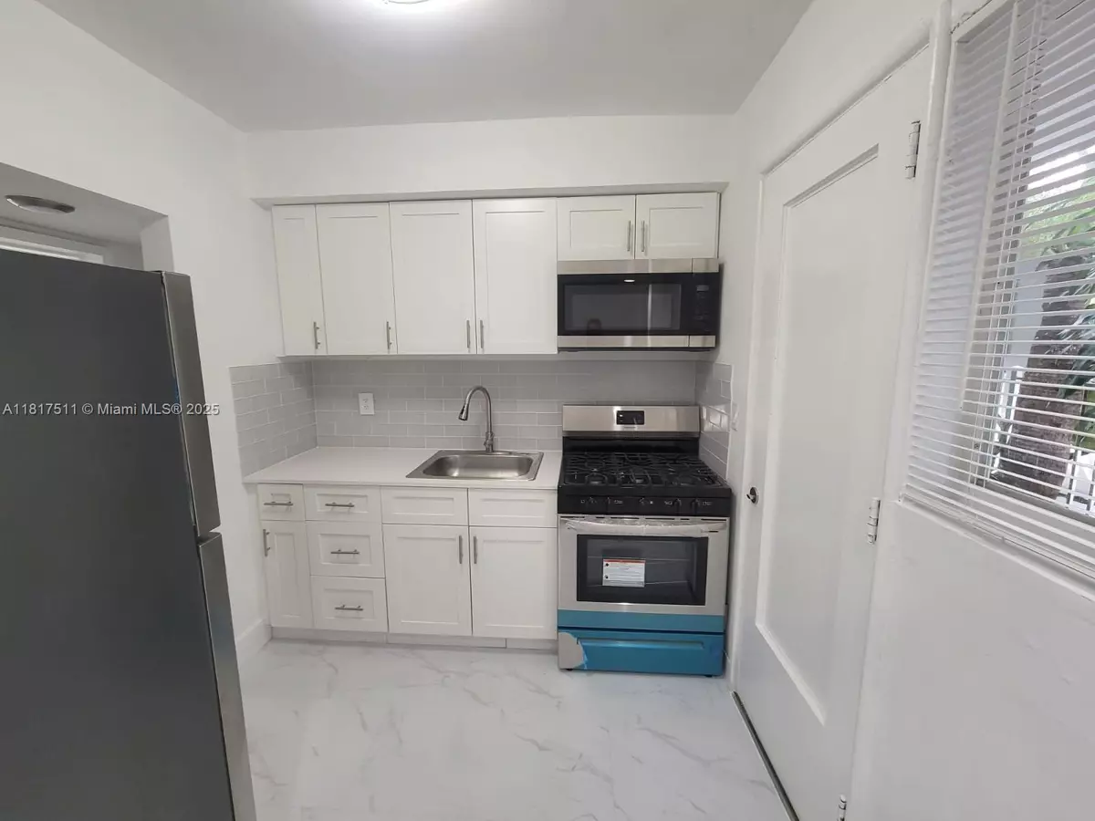 Miami Beach, FL 33141,7435 Byron Ave #04