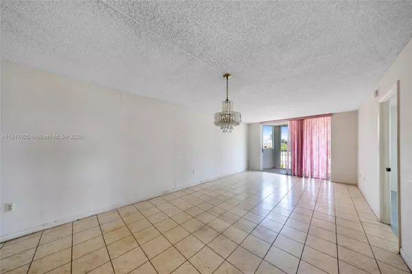 Miami Beach, FL 33141,7921 Byron Ave #407