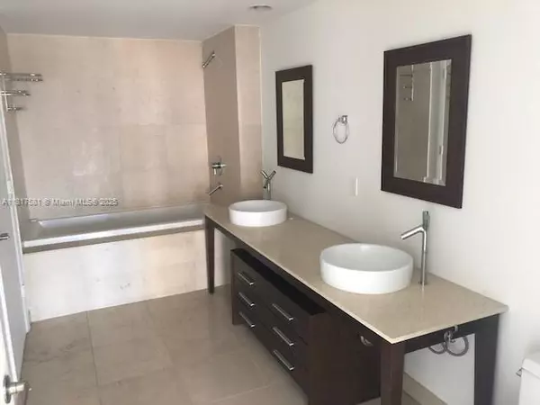 Miami, FL 33131,495 Brickell Ave #3309