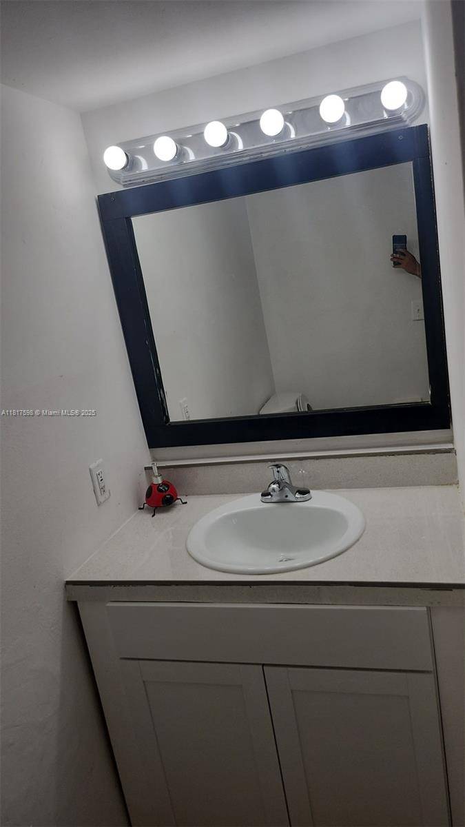 Miami, FL 33162,15115 NE 6th Ave #32