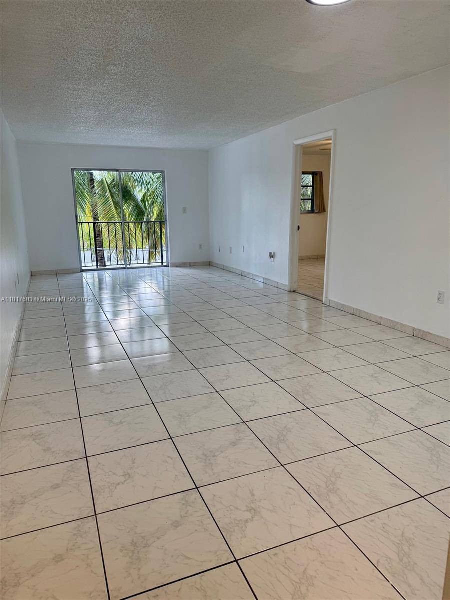 Miami Beach, FL 33139,1900 Meridian Ave #301