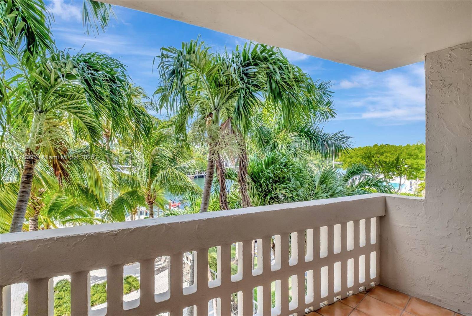Coral Gables, FL 33133,90 Edgewater Dr #327
