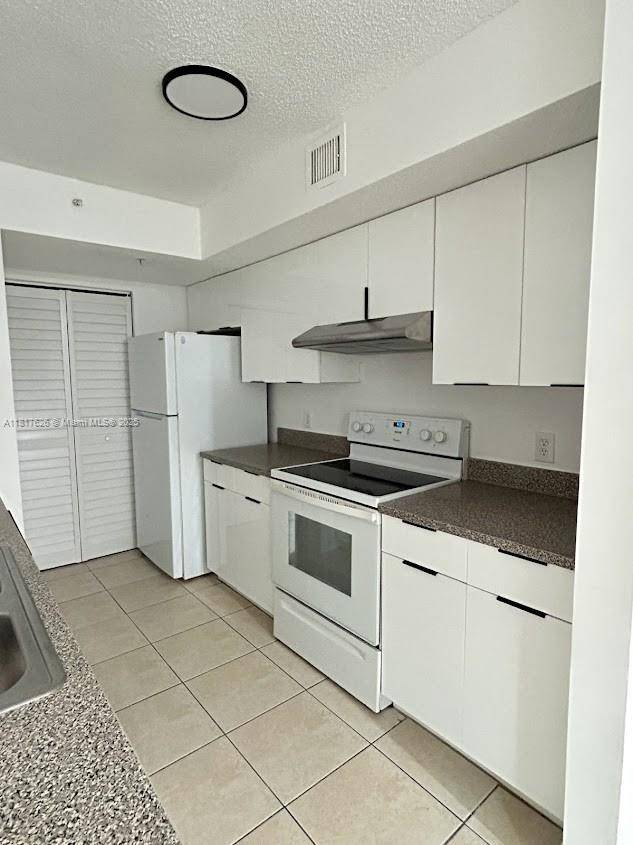 450 S Park Rd #5-208, Hollywood, FL 33021