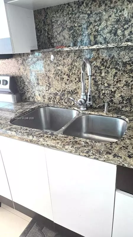 Aventura, FL 33160,18051 Biscayne Blvd #1501