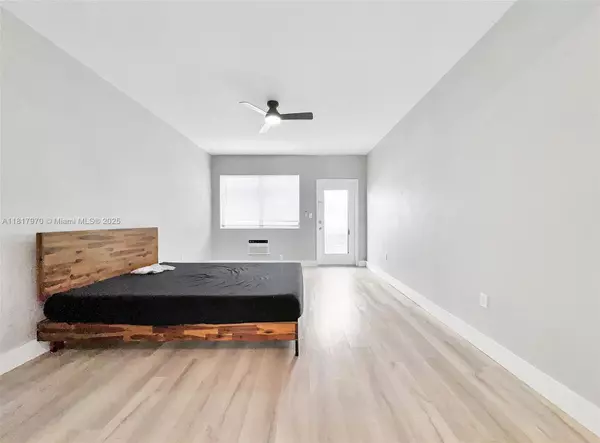 Miami Beach, FL 33139,934 Meridian #5