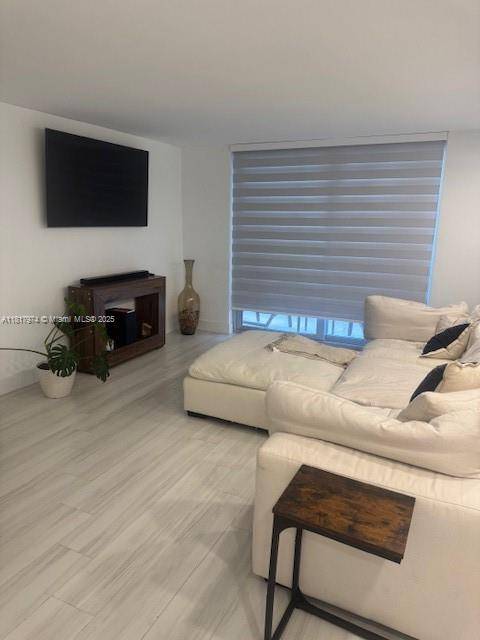 Miami Beach, FL 33140,6039 Collins Ave #1516