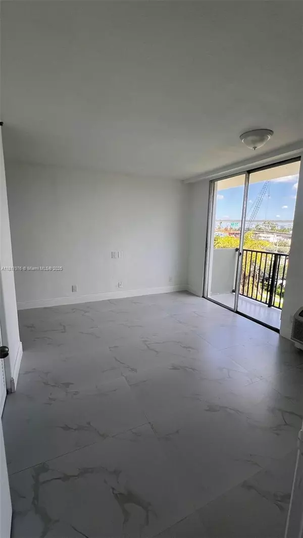 16450 NW 2nd Ave #409, Miami, FL 33169