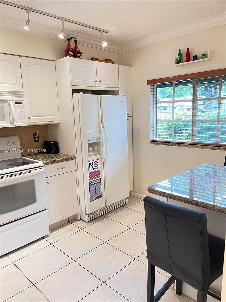 Deerfield Beach, FL 33064,4000 Crystal Lake Dr #111