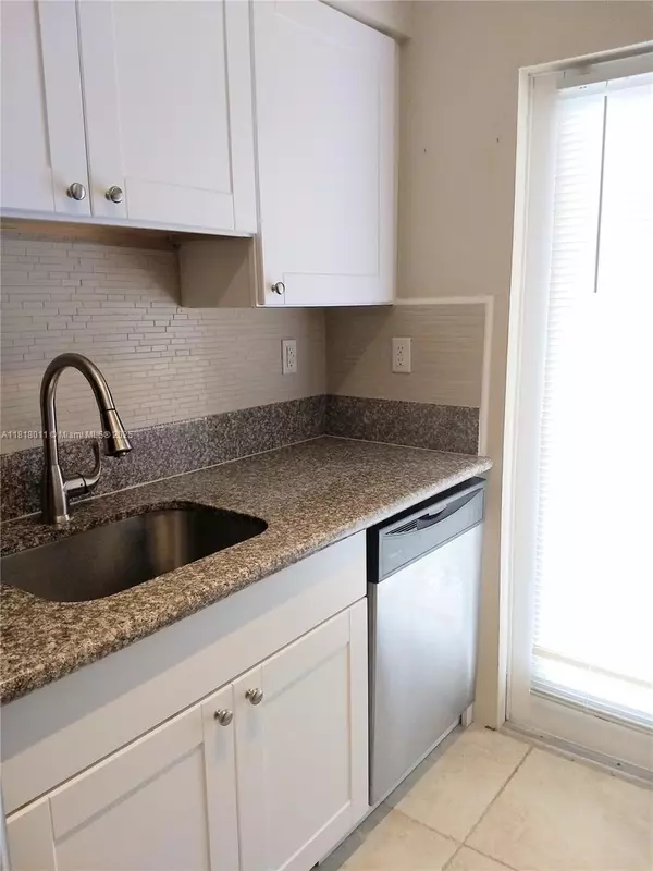 Bay Harbor Islands, FL 33154,10001 W Bay Harbor Dr #204