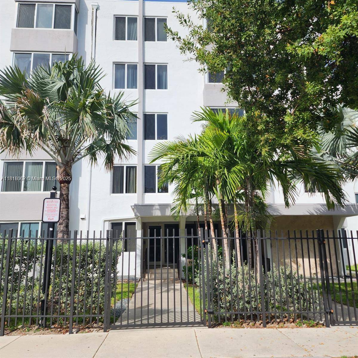 Sunny Isles Beach, FL 33160,250 180th #506