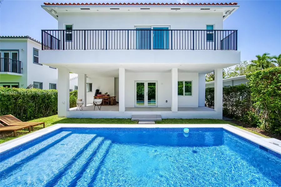 719 W 51st St, Miami Beach, FL 33140